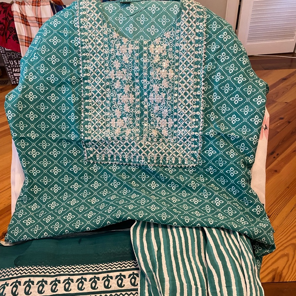 Pakistani outfit xtra large green